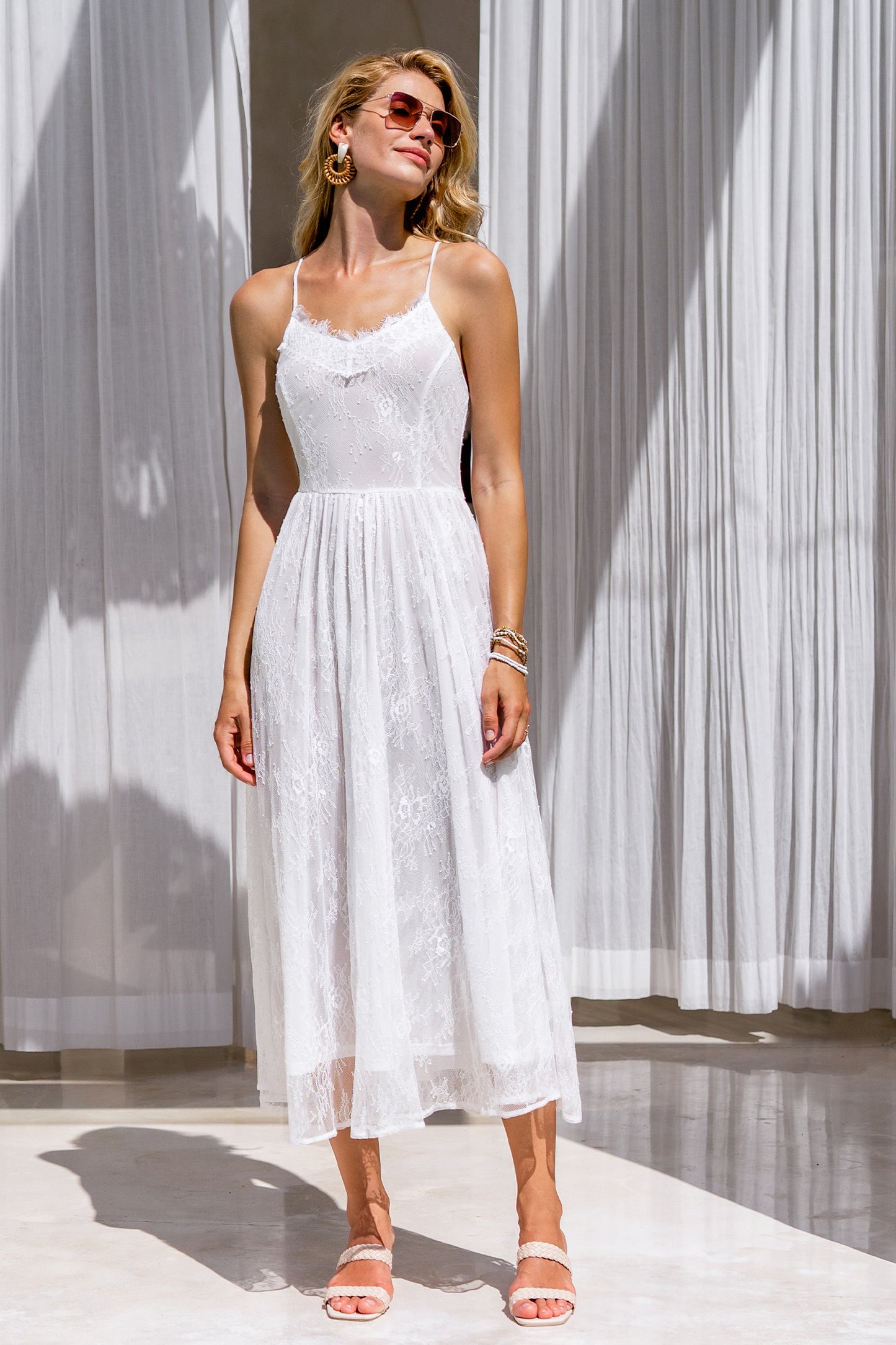 ?rmelloses wei?es Maxikleid